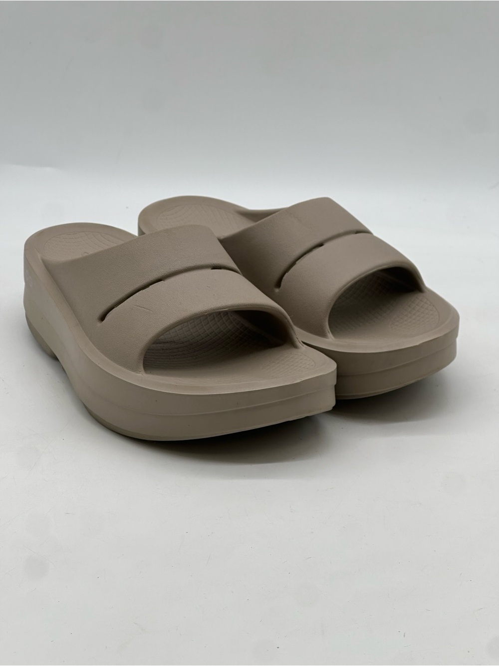 OOFOS OOmega OOahh Wedge Sandals. Size 8 - Picture 8 of 10